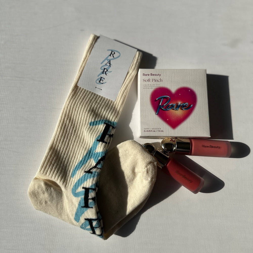 Rare Beauty Blush Duo (souvenir, happy) and Socks